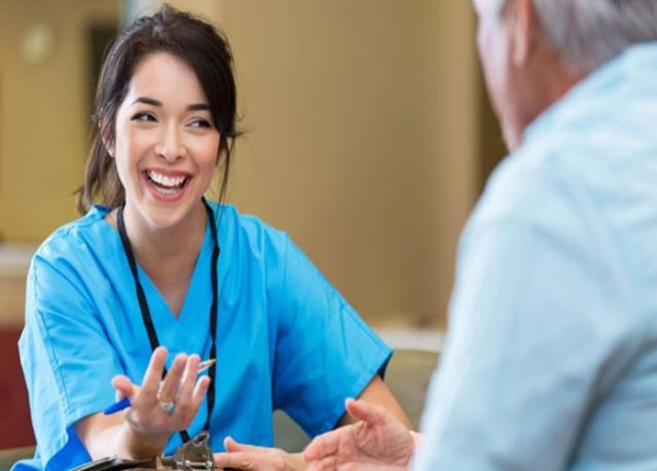 Điều dưỡng nên học Cao đẳng hay Đại học?