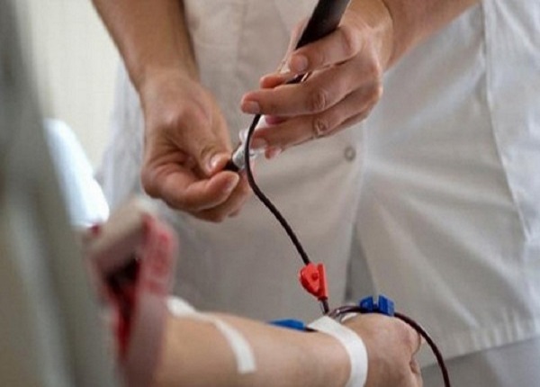 Điều dưỡng viên cần tuân thủ chặt chẽ từng bước trong quy trình truyền máu