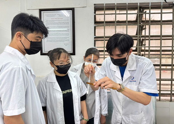 Có nên chọn học Cao đẳng Dược?