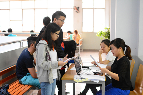 Hàng trăm sinh viên có nguy cơ bị đuổi học